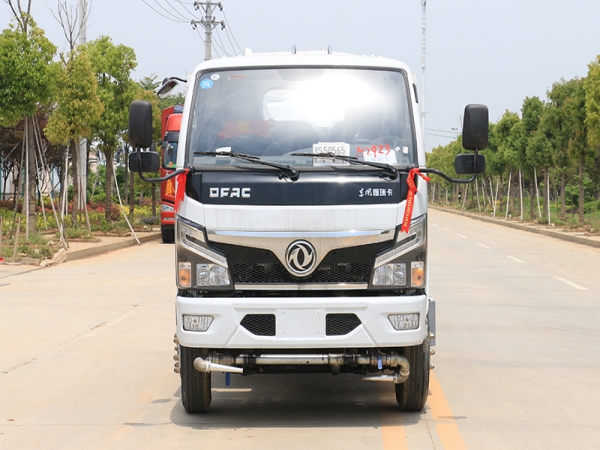 國(guó)六東風(fēng)小福瑞卡 藍(lán)牌 5噸 噴霧車(chē)