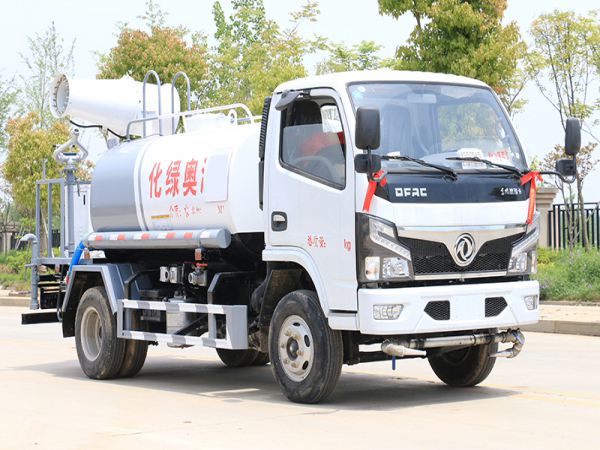 國(guó)六東風(fēng)小福瑞卡 藍(lán)牌 5噸 噴霧車(chē)