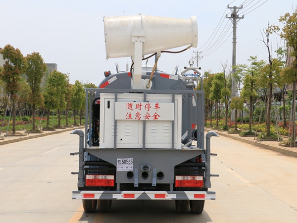 國(guó)六東風(fēng)小福瑞卡 藍(lán)牌 5噸 噴霧車(chē)